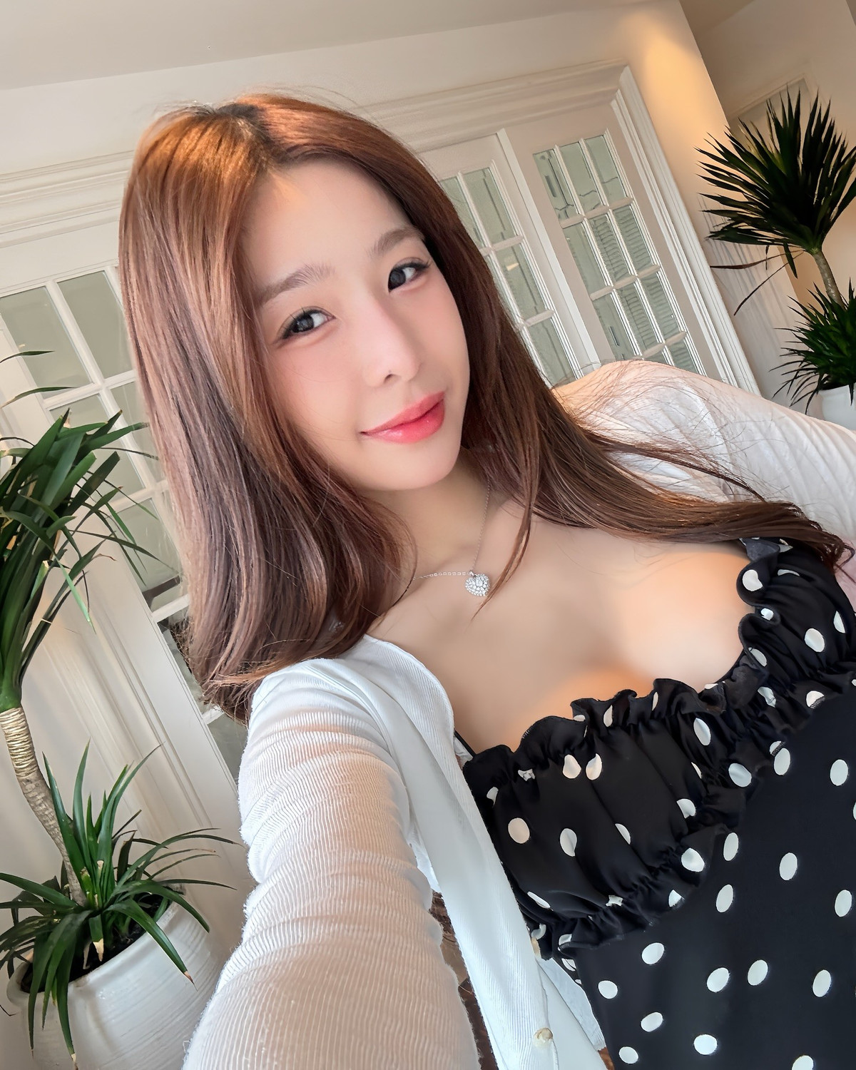 Với gần 1 triệu lượt theo dõi trên TikTok và hàng trăm nghìn fan trên Instagram, mỗi bộ ảnh của Tammy Phạm đều nhanh chóng trở thành chủ đề bàn tán. (Ảnh: IGNV)