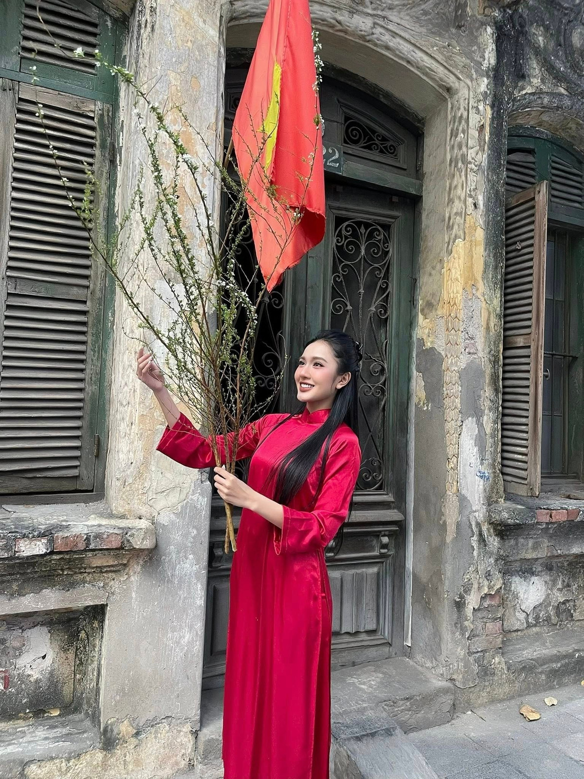 Đỗ Thị Thùy Linh sinh năm 2000, quê gốc tại Thanh Hóa. Trong chương trình Nóng cùng World Cup 2022, cô là gương mặt gương mặt đại diện cổ vũ cho đội tuyển Tây Ban Nha. (Ảnh: FBNV)