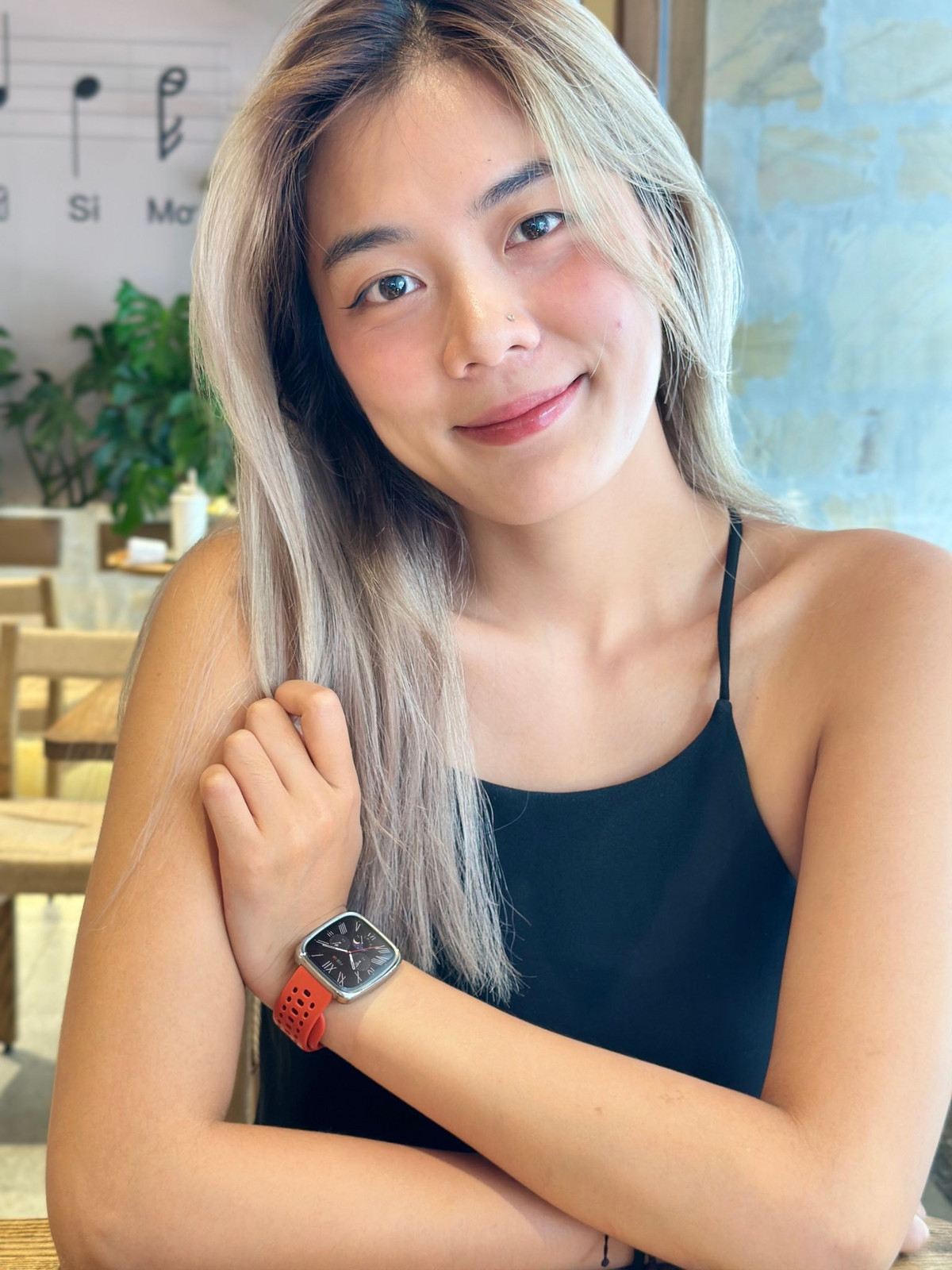 Thực tế, trào lưu chụp ảnh bikini dưới tuyết đã được nhiều ngôi sao quốc tế như Kim Kardashian hay Kendall Jenner lăng xê từ lâu. Tuy nhiên, tại Việt Nam, xu hướng này vẫn luôn vấp phải những tranh luận về ranh giới giữa sự gợi cảm nghệ thuật và sự phản cảm. (Ảnh: FBNV)