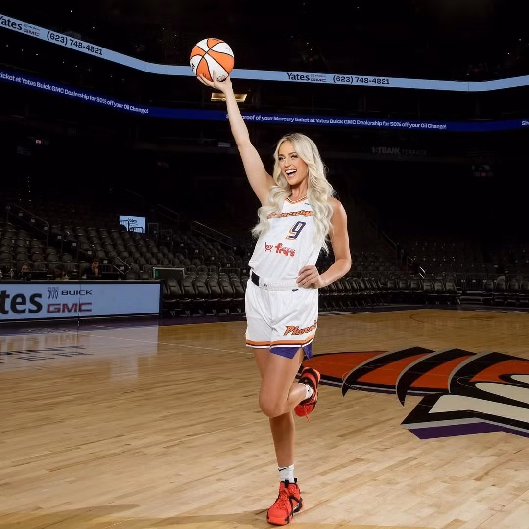 Ngôi sao bóng rổ Sophie Cunningham (sinh năm 1996) vừa bị phạt 500 USD bởi một video TikTok được cho là mang ý chỉ trích trọng tài.