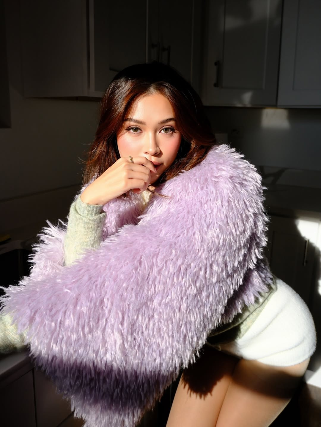 Nhiều người hâm mộ đã để lại bình luận khen ngợi trước khả năng mix &amp; match màu sắc cực kỳ "nịnh mắt" của cô nàng. (Ảnh: IGNV)