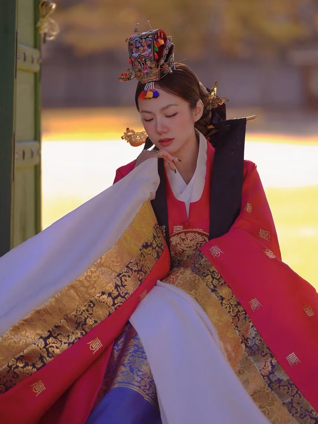 Không chỉ dừng lại ở trang phục, Phương Ly còn chinh phục người xem bằng thần thái biểu cảm đa dạng và cuốn hút. (Ảnh: IGNV)