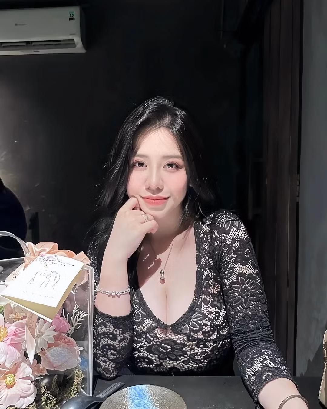 Susie (tên đầy đủ là Phạm Trần Nguyễn Minh Thư) là con gái thứ hai của đại gia ngành nhựa Minh Nhựa và người vợ đầu tiên, bà Phương Thúy. (Ảnh: IGNV)