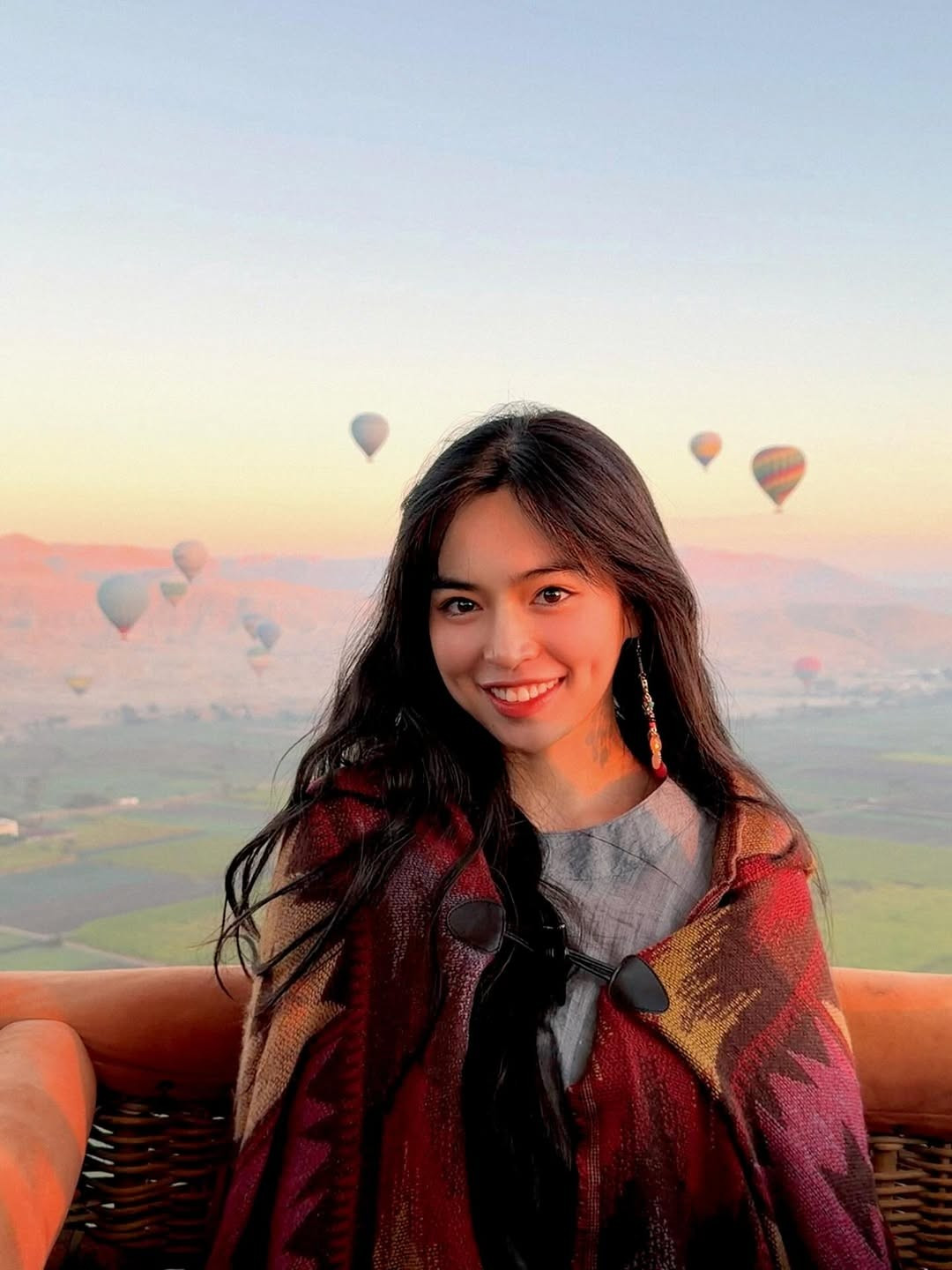 Trong loạt ảnh mới nhất trên Instagram cá nhân, Khánh Vân xuất hiện với diện mạo ngọt ngào, tràn đầy sức sống trong chuyến du lịch Ai Cập. (Ảnh: IGNV)