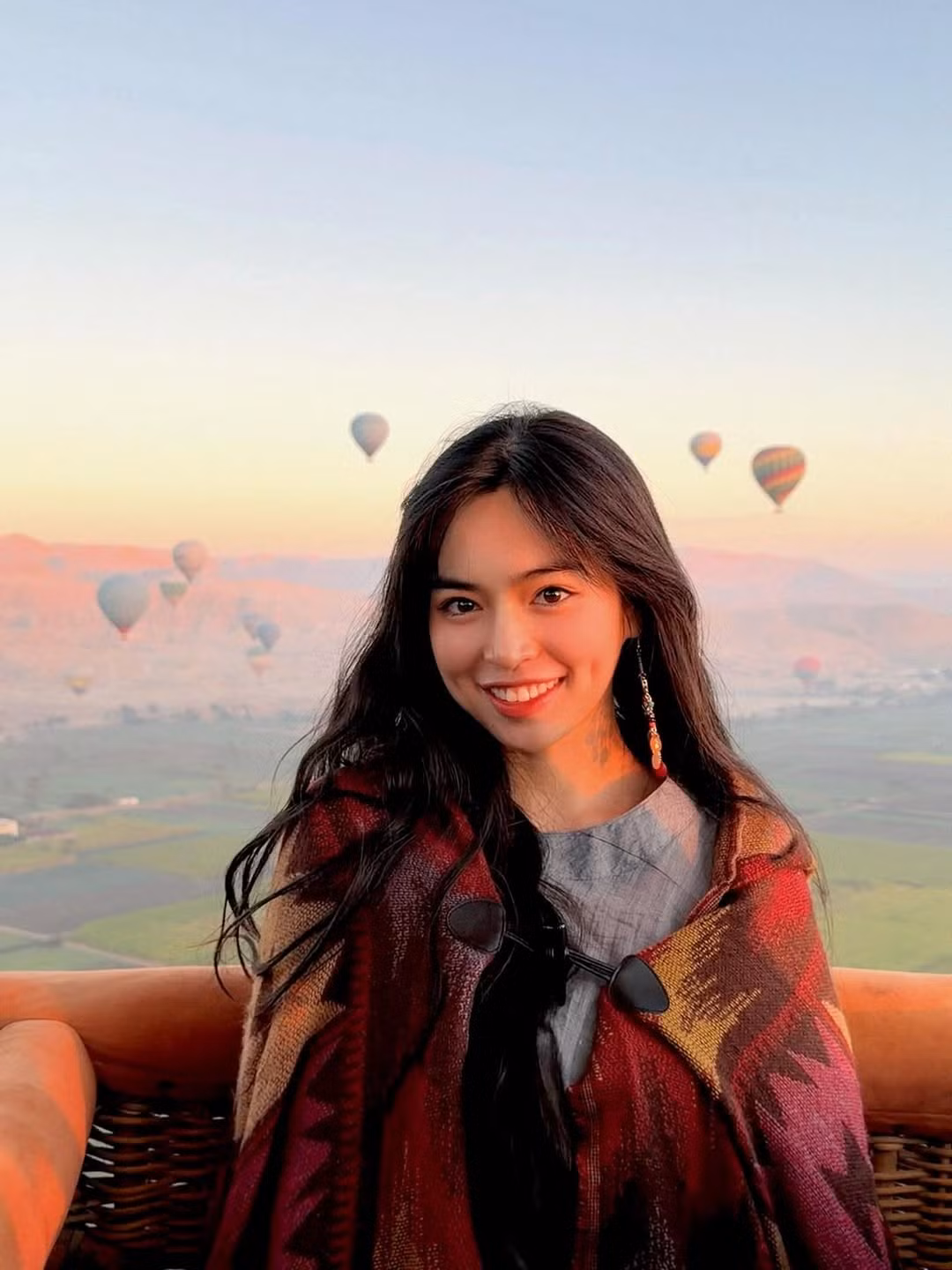 Trong loạt ảnh mới nhất trên Instagram cá nhân, Khánh Vân xuất hiện với diện mạo ngọt ngào, tràn đầy sức sống trong chuyến du lịch Ai Cập. (Ảnh: IGNV)