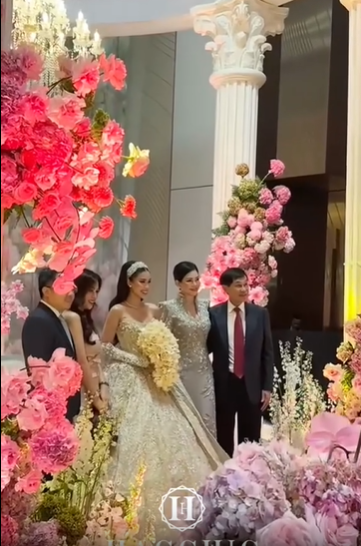 Không chỉ gây choáng ngợp bởi sự xa hoa, đám cưới còn chứa đựng nhiều chi tiết độc đáo và lãng mạn, đặc biệt là không gian tiệc cưới được ví như "Vườn địa đàng" cổ tích. (Ảnh: Hacchic Couture)