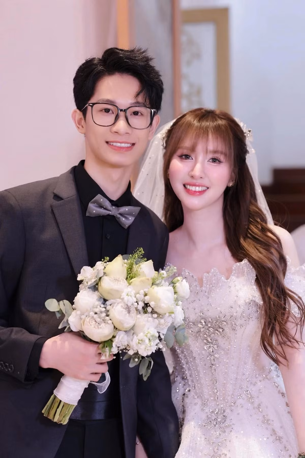 Nhiều người theo dõi nữ streamer từ lâu dành những lời chúc phúc cho cô sau hàng loạt biến cố trong chuyện tình cảm.