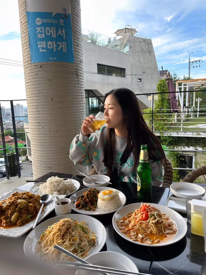 Nhiều khán giả bày tỏ sự lo ngại cho sức khỏe của cả mẹ và bé, cho rằng cô đang quá mạo hiểm vì lượt xem. Tuy nhiên, Hamzy khẳng định cô vẫn luôn kiểm soát tình trạng sức khỏe của mình.