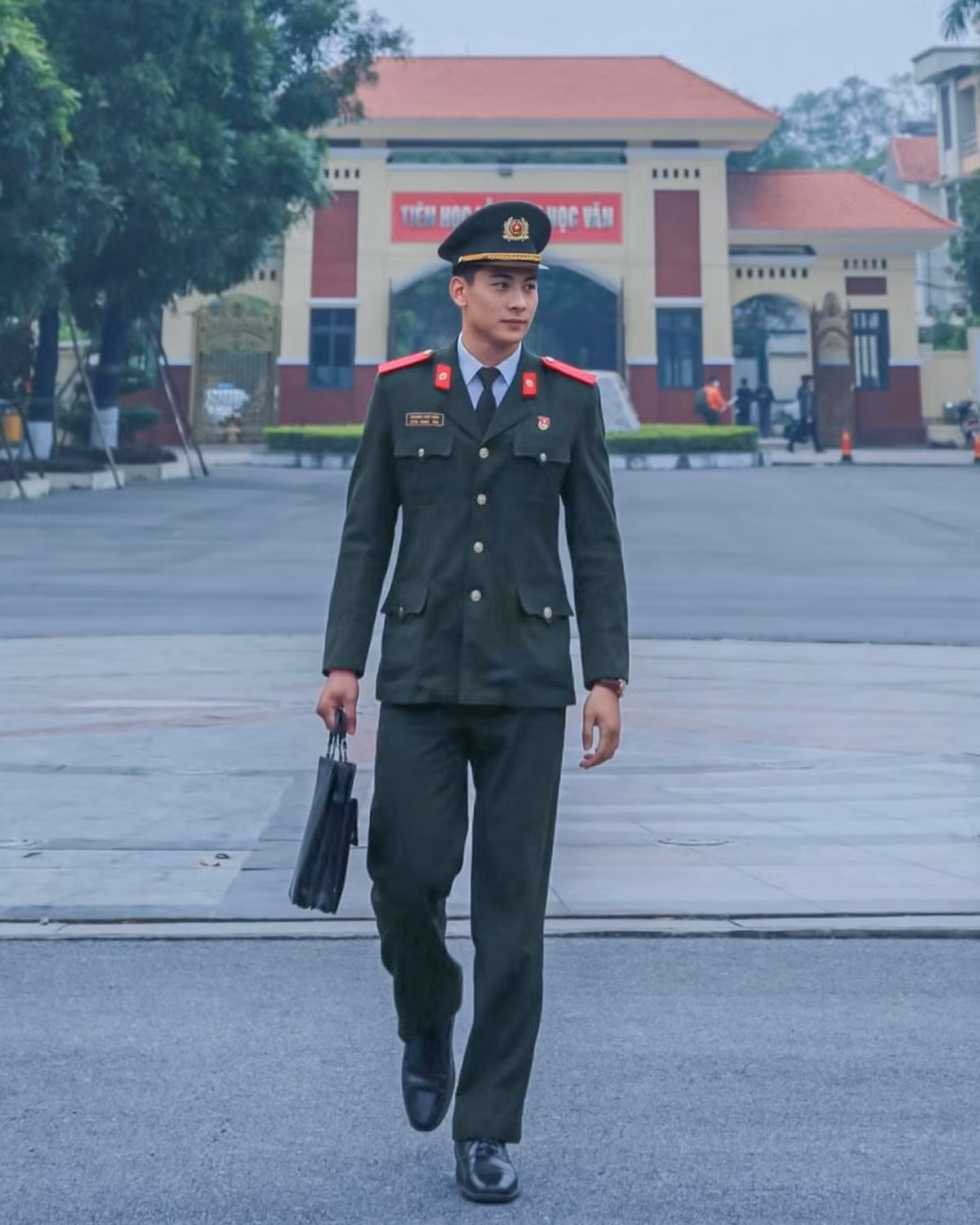 Phùng Thế Văn đã nổi tiếng từ năm 2020 khi xuất hiện trong chương trình Chúng Tôi là Chiến Sĩ 2020 vì vẻ ngoài điển trai. (Ảnh: FBNV)