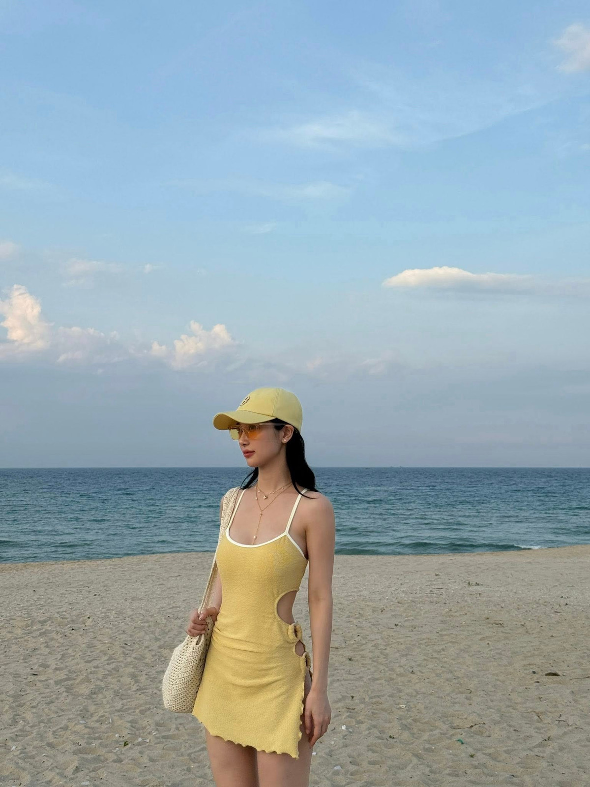 Không còn hình ảnh "ngọc nữ" với vẻ đẹp trong sáng, ngọt ngào, Jun Vũ của hiện tại là một cô gái quyến rũ và đầy tự tin. Sau khi "nâng cấp" vòng một, cô không ngần ngại diện những trang phục gợi cảm, tôn lên đường cong cơ thể. (Ảnh: IGNV)