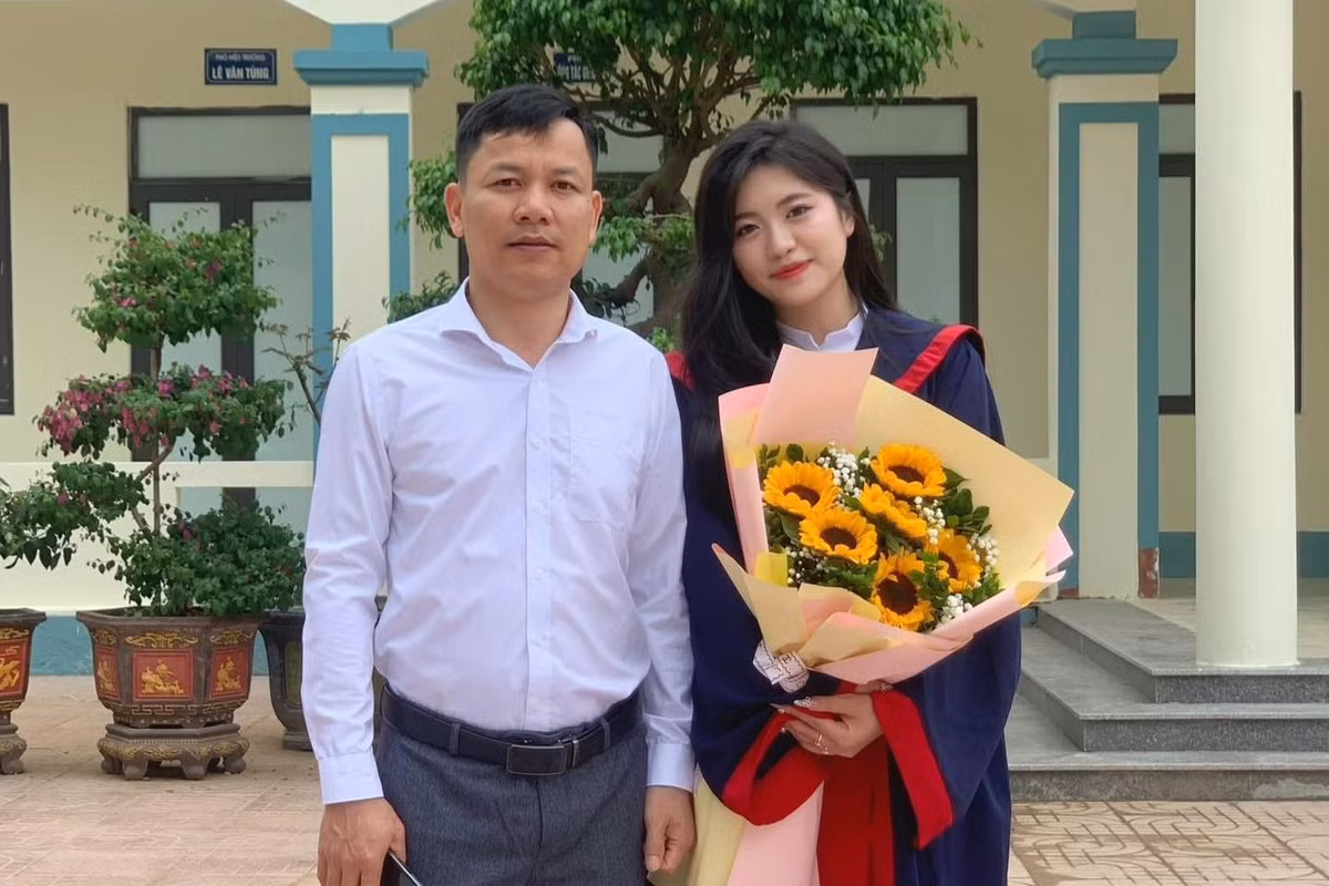 Thiếu thốn tình cảm của mẹ, lại xa bố từ nhỏ, Nguyệt đã sớm học cách tự lập. So với bạn bè cùng trang lứa, em nổi bật hơn bởi sự thông minh và nhanh nhẹn. Ngoài giờ học, em thường giúp ông bà nấu cơm, chăm sóc mẹ mỗi khi mẹ lên cơn co giật.