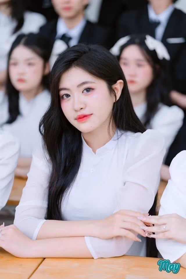 Không chỉ sở hữu thành tích học tập xuất sắc, Nguyệt còn gây ấn tượng với vẻ ngoài xinh xắn, đáng yêu.