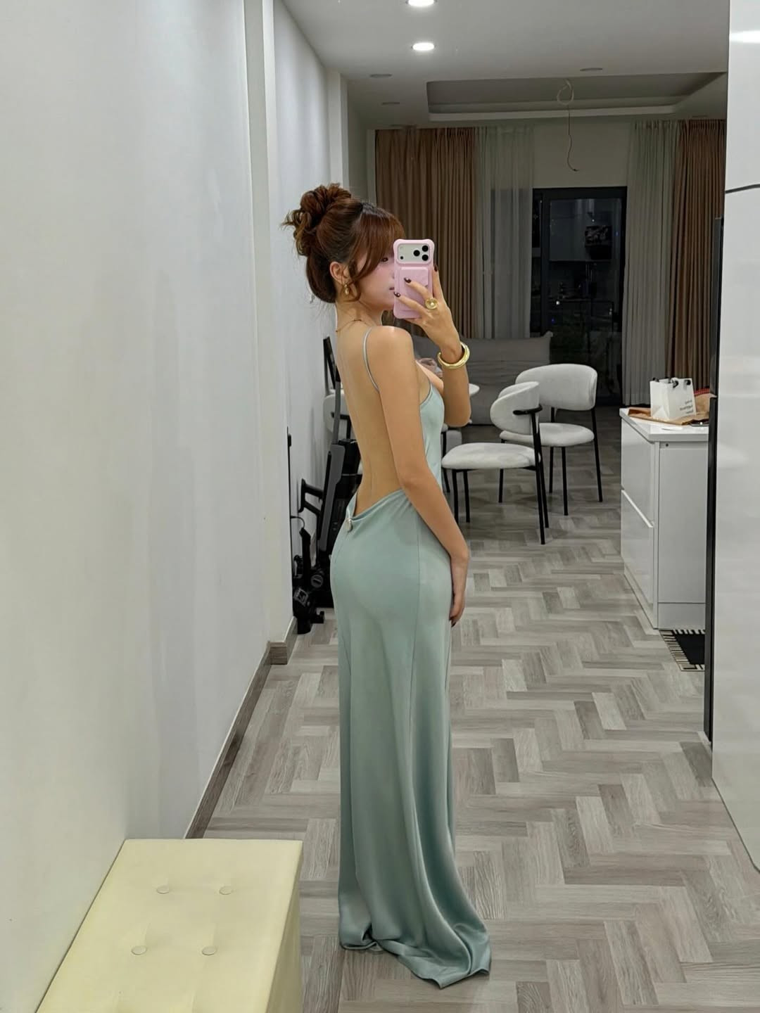 Thụy Hân sở hữu gương mặt khả ái như búp bê và chiều cao 1m68 cùng số đo 3 vòng nóng bỏng. (Ảnh: IG @hiann_)