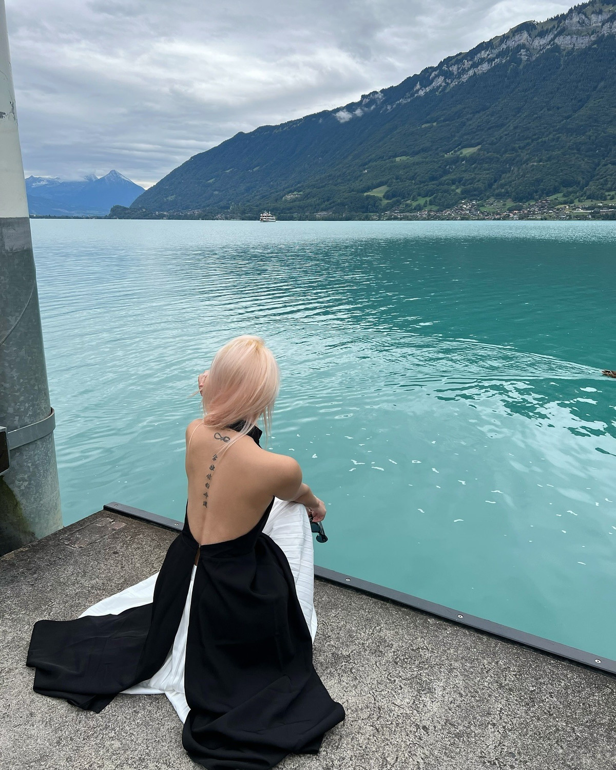 Trên các nền tảng mạng xã hội như Instagram hay TikTok, Vyvan Le được biết đến với hình ảnh quyến rũ, nổi loạn nhưng không kém phần tinh tế.