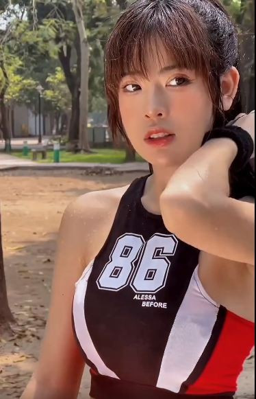 Dù chỉ là những thước phim ngắn ghi lại khoảnh khắc năng động trên sân, Tố Uyên đã hoàn toàn chinh phục người xem. (Ảnh: FBNV)