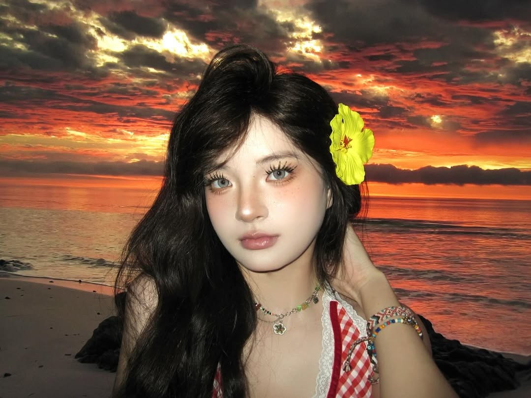 Loạt ảnh của Mỹ Linh không chỉ khoe được vóc dáng đáng mơ ước mà còn truyền tải nguồn năng lượng khỏe khoắn, phóng khoáng, đầy cuốn hút.