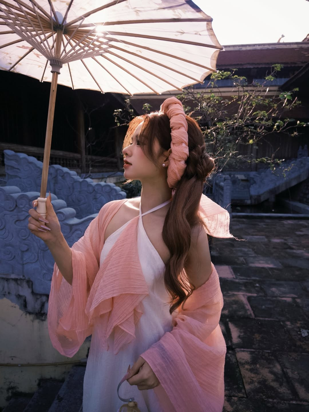 Từng gây bão mạng xã hội nhờ những khoảnh khắc xinh đẹp trong kỳ học quân sự, Nguyễn Lê Na từng được cộng đồng mạng ưu ái với danh xưng "hot girl quân sự". Cô nàng sở hữu lượng người theo dõi khá lớn trên Instagra với 167.000 lượt follow. (Ảnh: IGNV)