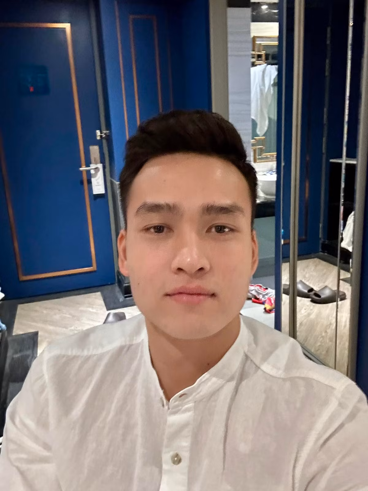 Không chỉ bố mẹ, Việt Anh còn thường xuyên "ting ting" hoặc tặng quà hàng hiệu cho chị gái vào các dịp lễ, Tết. (Ảnh: Facebook Bùi Hoàng Việt Anh)