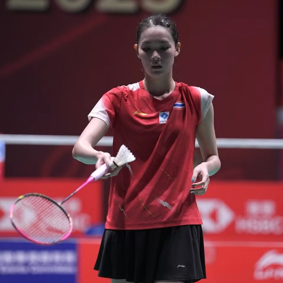 Cô từng tạo tiếng vang khi vô địch Malaysia Masters 2023 ở tuổi 16 và góp công lớn giúp tuyển nữ Thái Lan giành HCV SEA Games 2021. (Ảnh: IGNV)