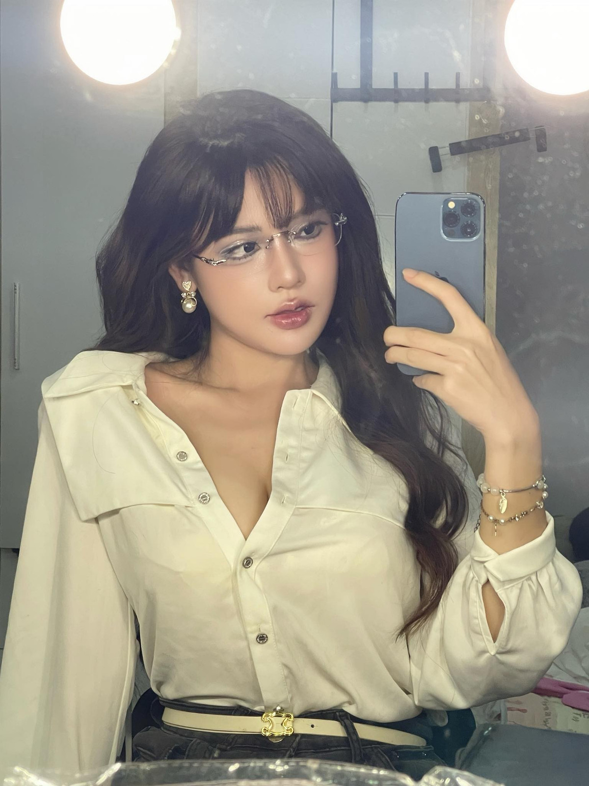 Việc cô tự tin công khai mặt mộc không chỉ để đáp trả các "anh hùng bàn phím" mà còn là minh chứng cho việc chăm sóc da kỹ lưỡng của mình.