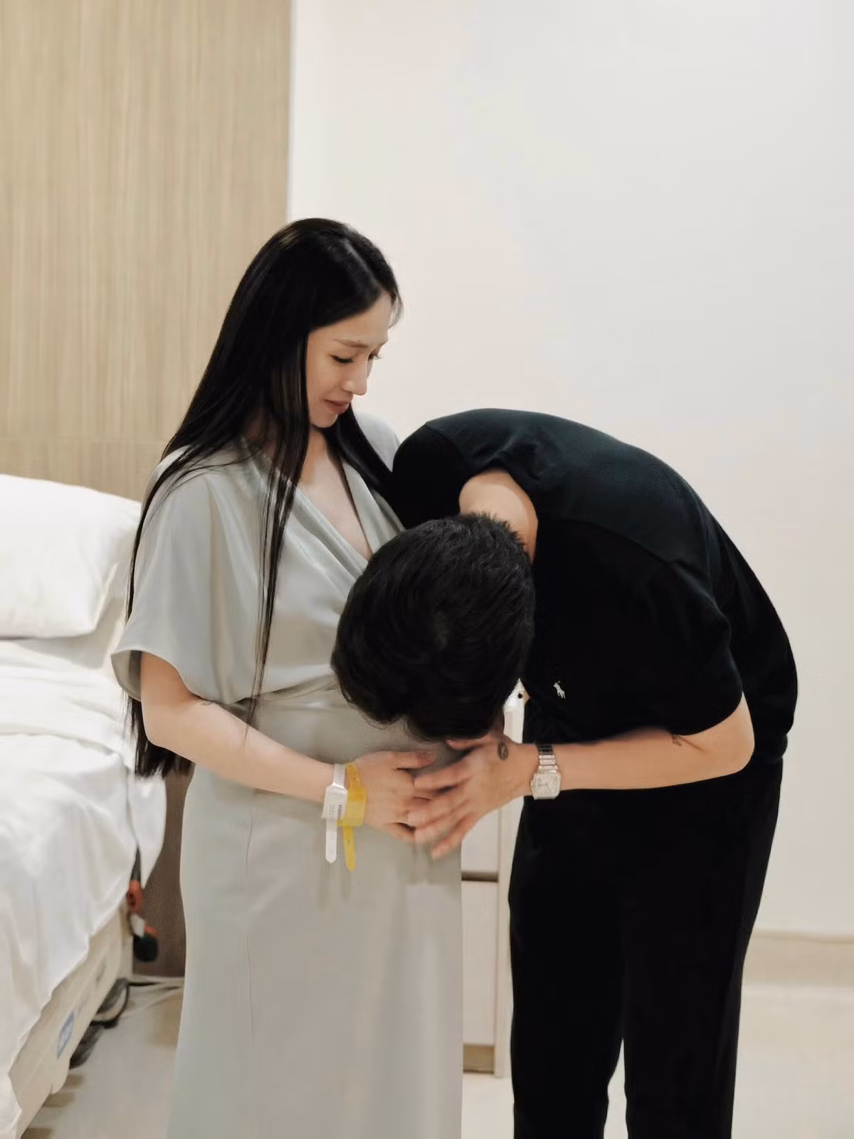 Người hâm mộ liên tục gửi lời chúc mừng đến vợ chồng Joyce Phạm, chúc cô đi sinh suôn sẻ, mẹ tròn con vuông.