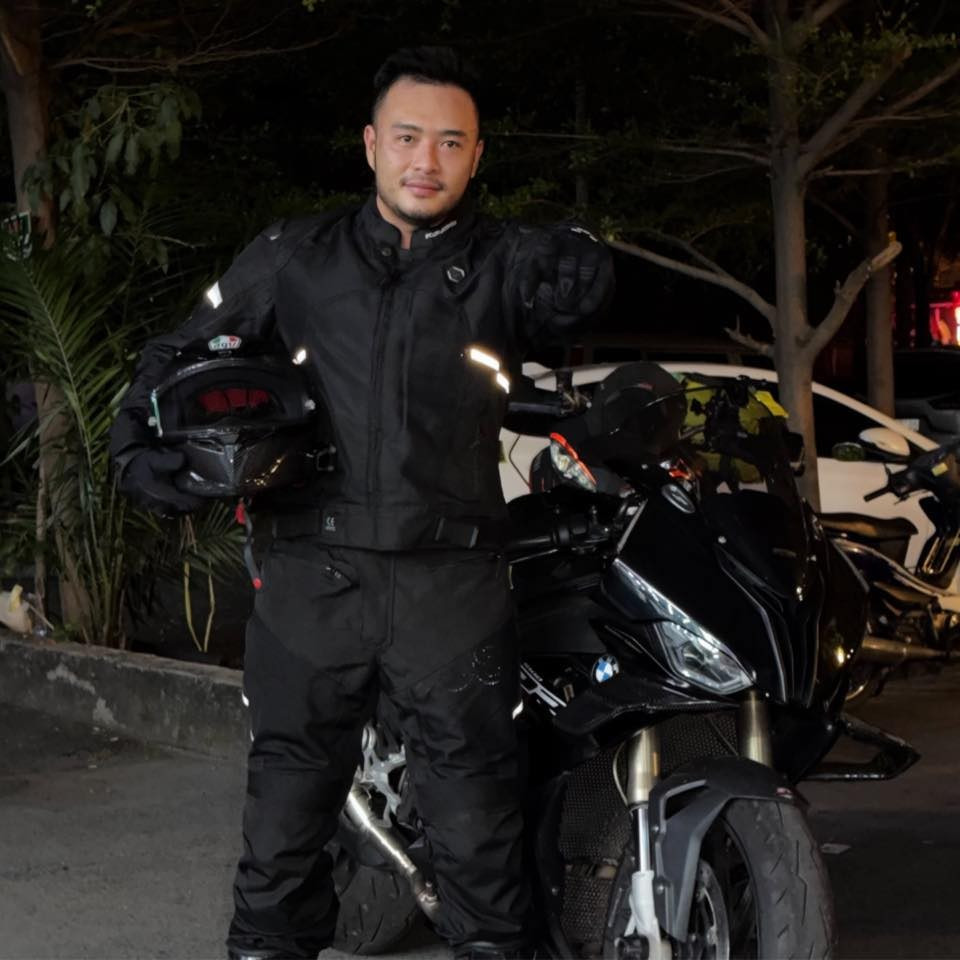 Bên cạnh đó, nhiều người cũng thể hiện sự "nghi ngờ" với bài thông báo cưới vợ của Khuyến Dương: "Đích thị là hôn nhân chính trị", "cô lừa chúng tôi", "chị kết thúc 1 năm drama vậy đó hả".