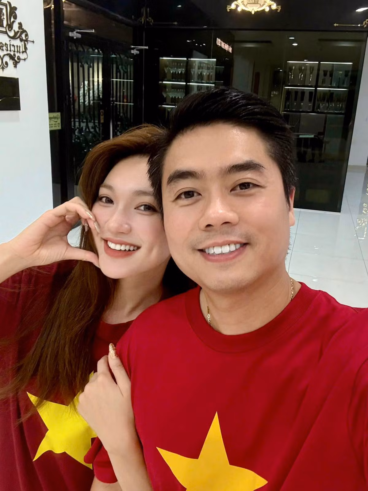 Cặp đôi được nhiều người nhận xét là trai tài gái sắc. Trên trang cá nhân, Ngọc Nữ cũng khá thoải mái khi đăng tải những khoảnh khắc bên bạn trai. (Ảnh: FBNV)