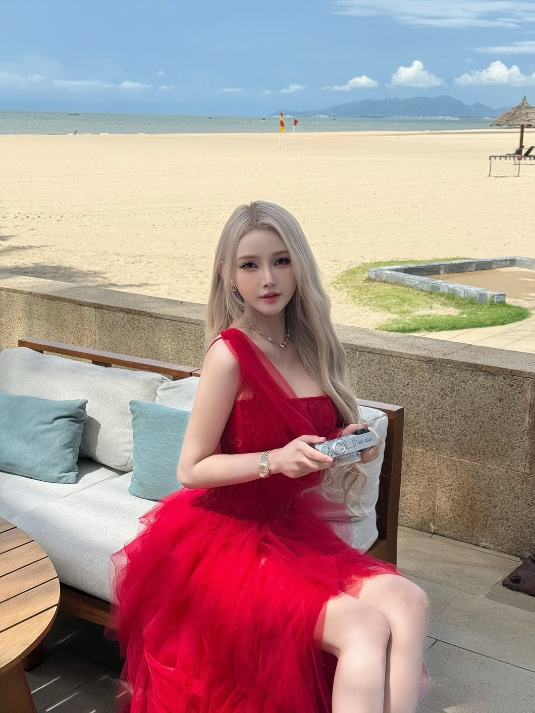 DJ Jenny Yến (tên thật Nguyễn Thị Phi Yến), sinh năm 1997 tại Khánh Hòa, được biết đến là một trong những nữ DJ có tiếng trong làng EDM Việt. (Ảnh: FBNV)