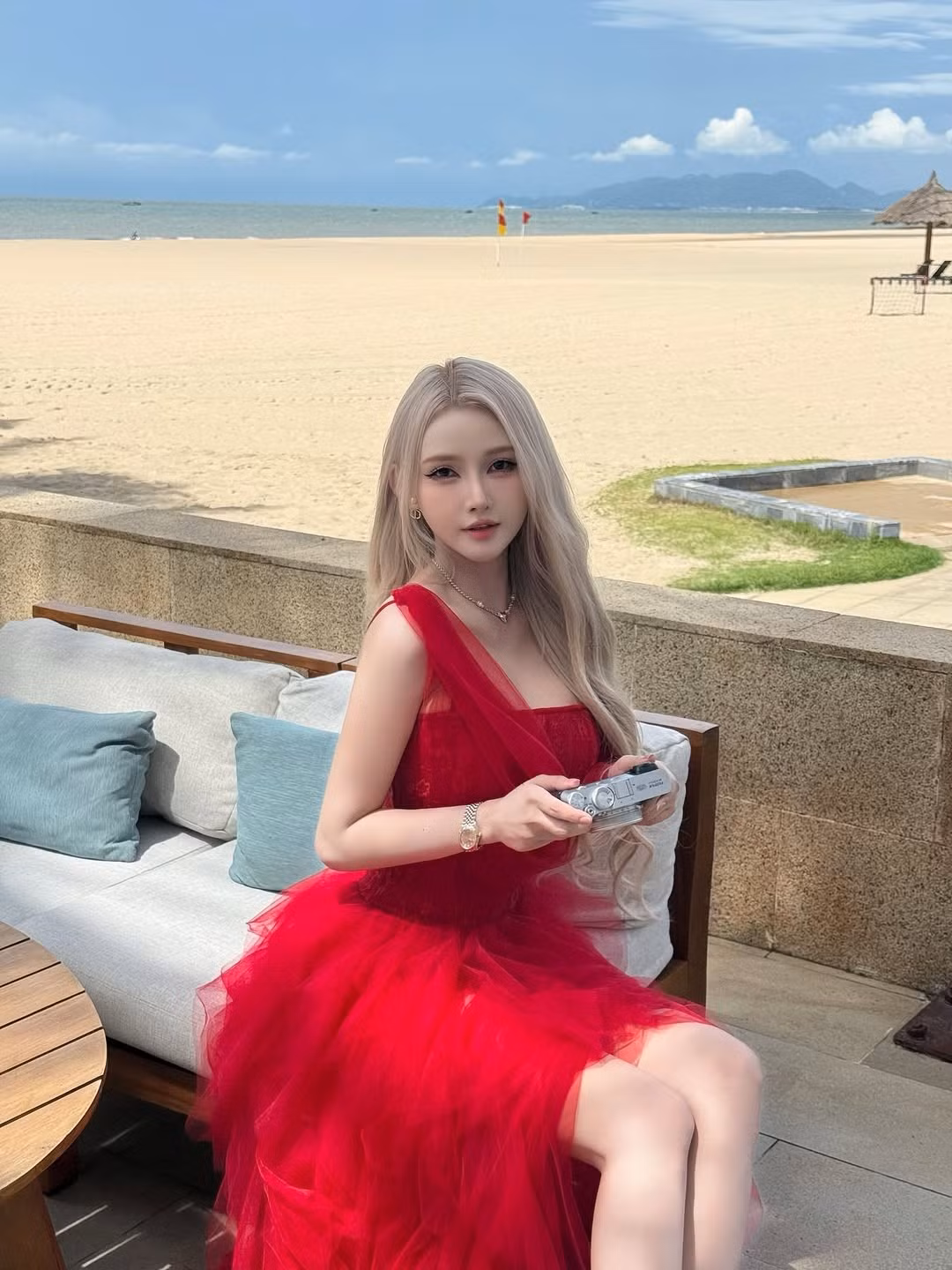 DJ Jenny Yến (tên thật Nguyễn Thị Phi Yến), sinh năm 1997 tại Khánh Hòa, được biết đến là một trong những nữ DJ có tiếng trong làng EDM Việt. (Ảnh: FBNV)