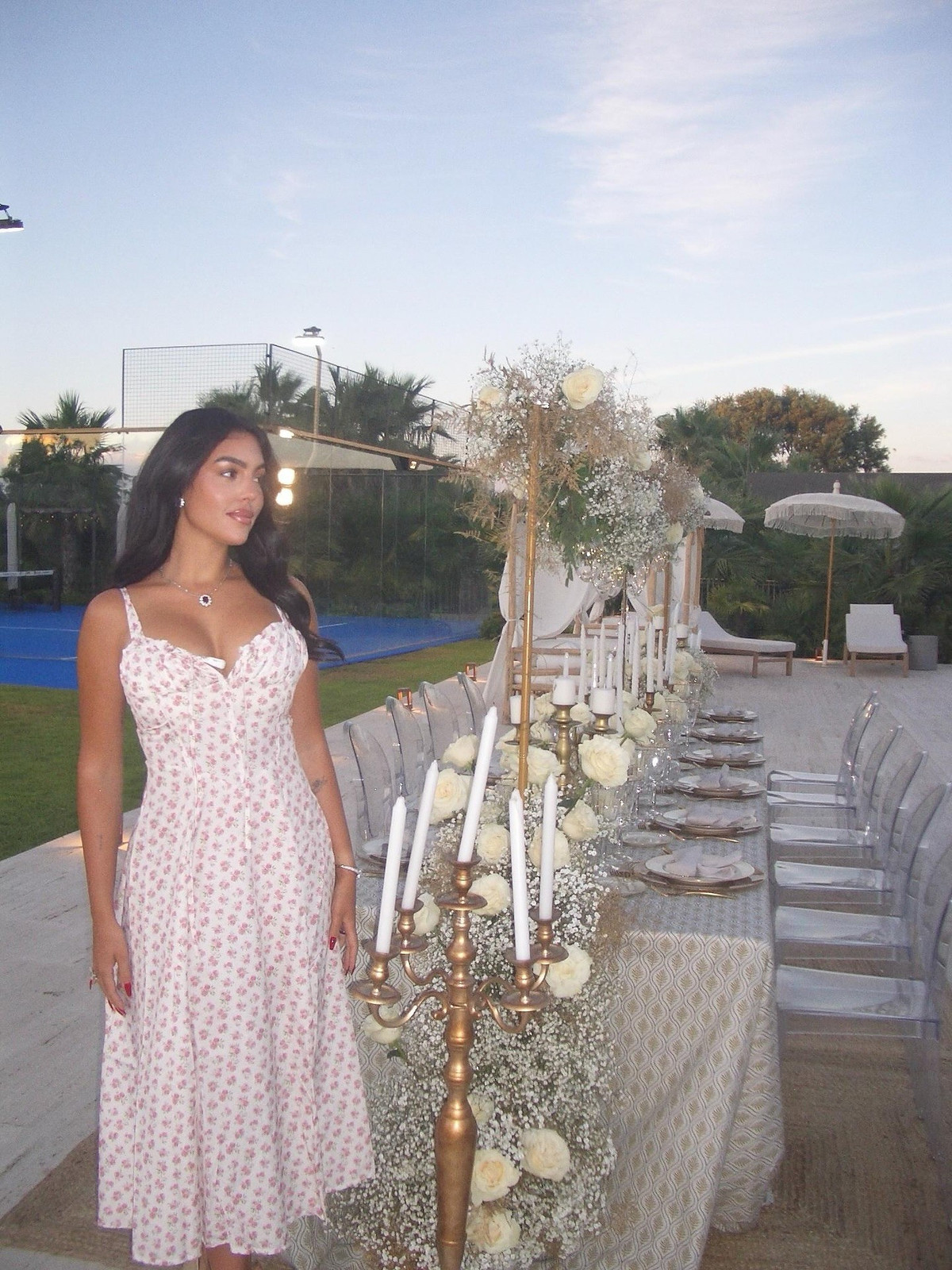 Cô thường xuyên chia sẻ những khoảnh khắc đời thường, từ những buổi tập luyện chăm chỉ đến những chuyến du lịch sang trọng, khoe vẻ đẹp đầy sức sống và thần thái cuốn hút. (Ảnh: Instagram @georginagio)