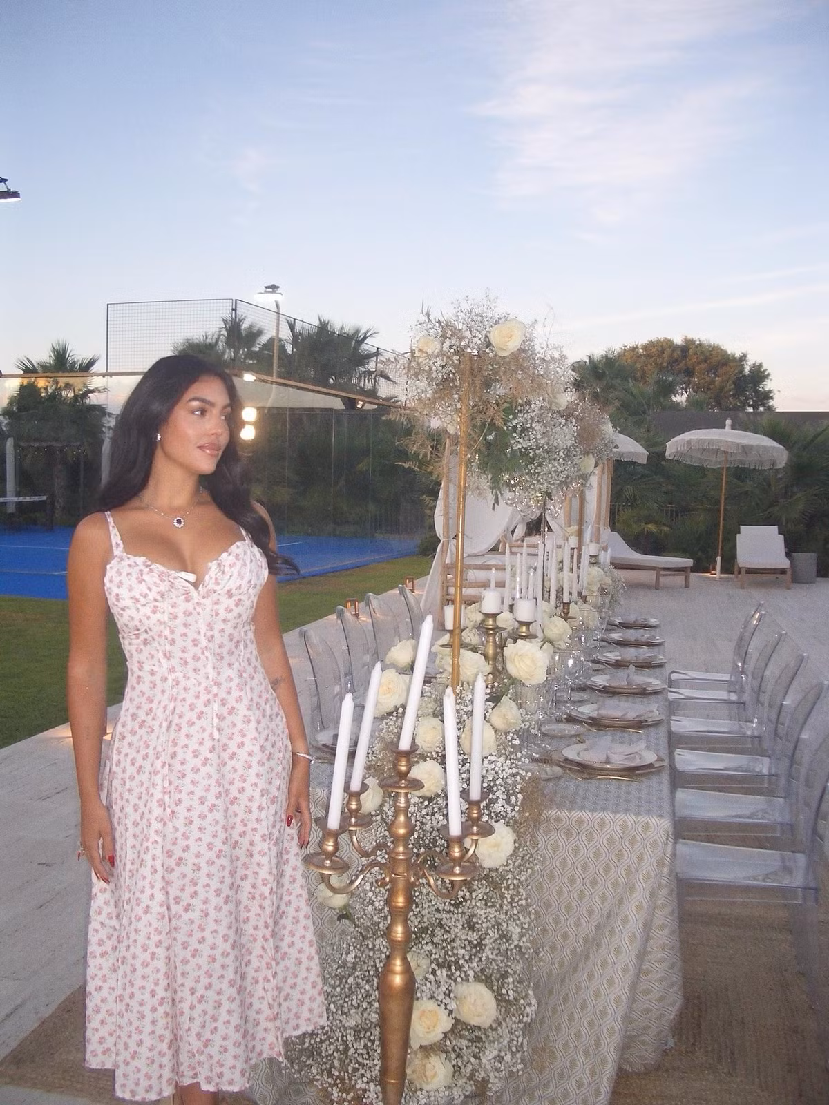 Cô thường xuyên chia sẻ những khoảnh khắc đời thường, từ những buổi tập luyện chăm chỉ đến những chuyến du lịch sang trọng, khoe vẻ đẹp đầy sức sống và thần thái cuốn hút. (Ảnh: Instagram @georginagio)