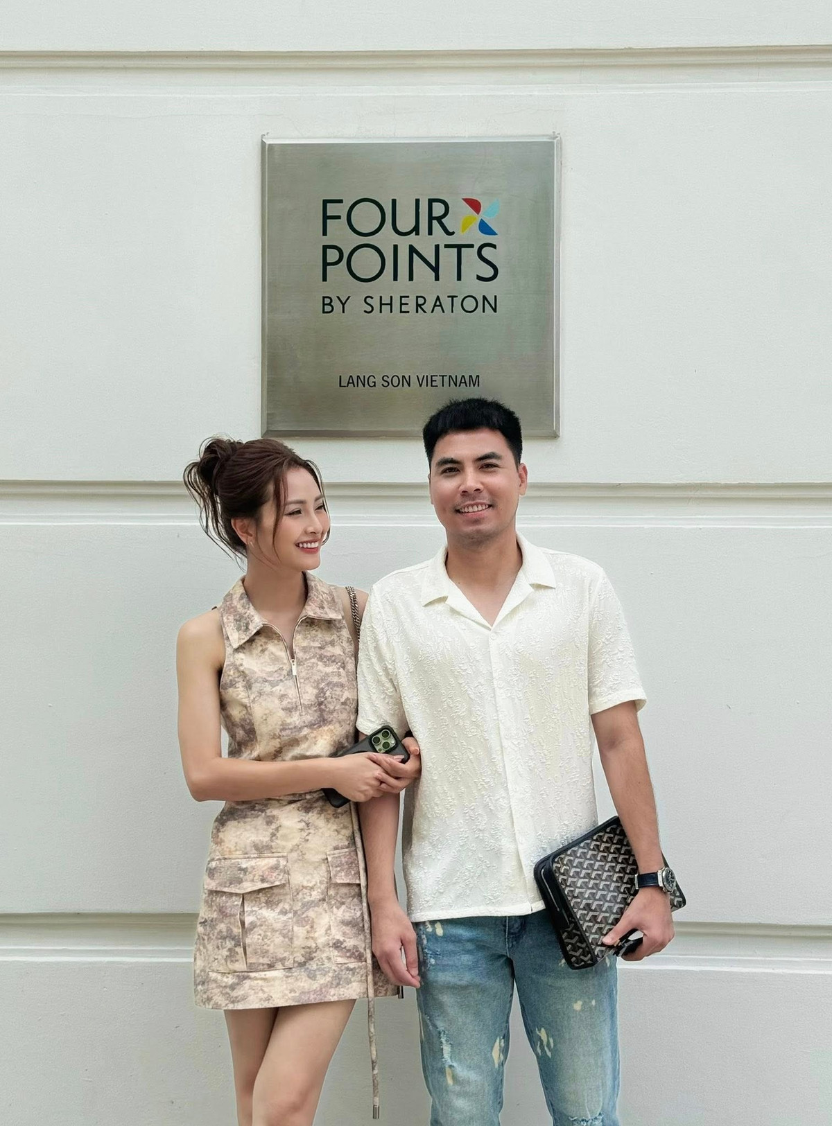 Sau khi công khai chuyện tình cảm, cặp đôi cầu thủ Phạm Đức Huy và MC Huyền Trang (biệt danh Mù Tạt) đã nhận được rất nhiều sự quan tâm và chúc phúc từ công chúng. (Ảnh: FB Nguyễn Huyền Trang)