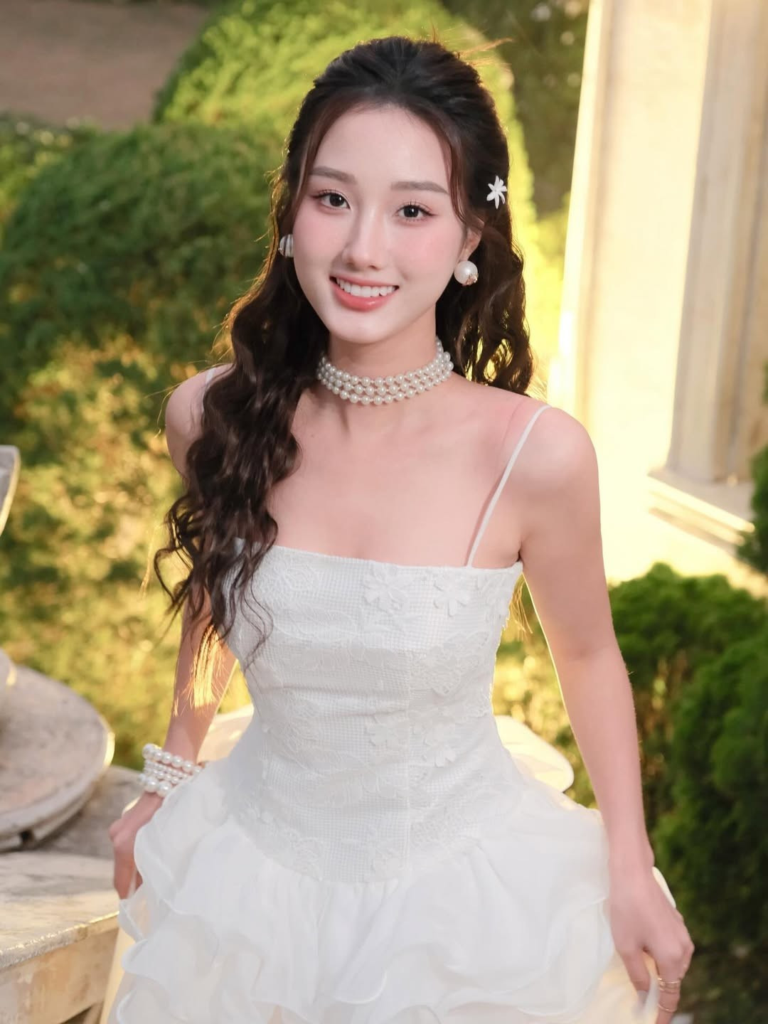 Bộ ảnh ngay sau khi chia sẻ đã nhận về "cơn mưa" lời khen từ cộng đồng mạng. Nhiều người không ngần ngại gọi cô là "thần tiên tỷ tỷ" thế hệ mới bởi vẻ đẹp thoát tục, ngọt ngào. (Ảnh: IGNV)