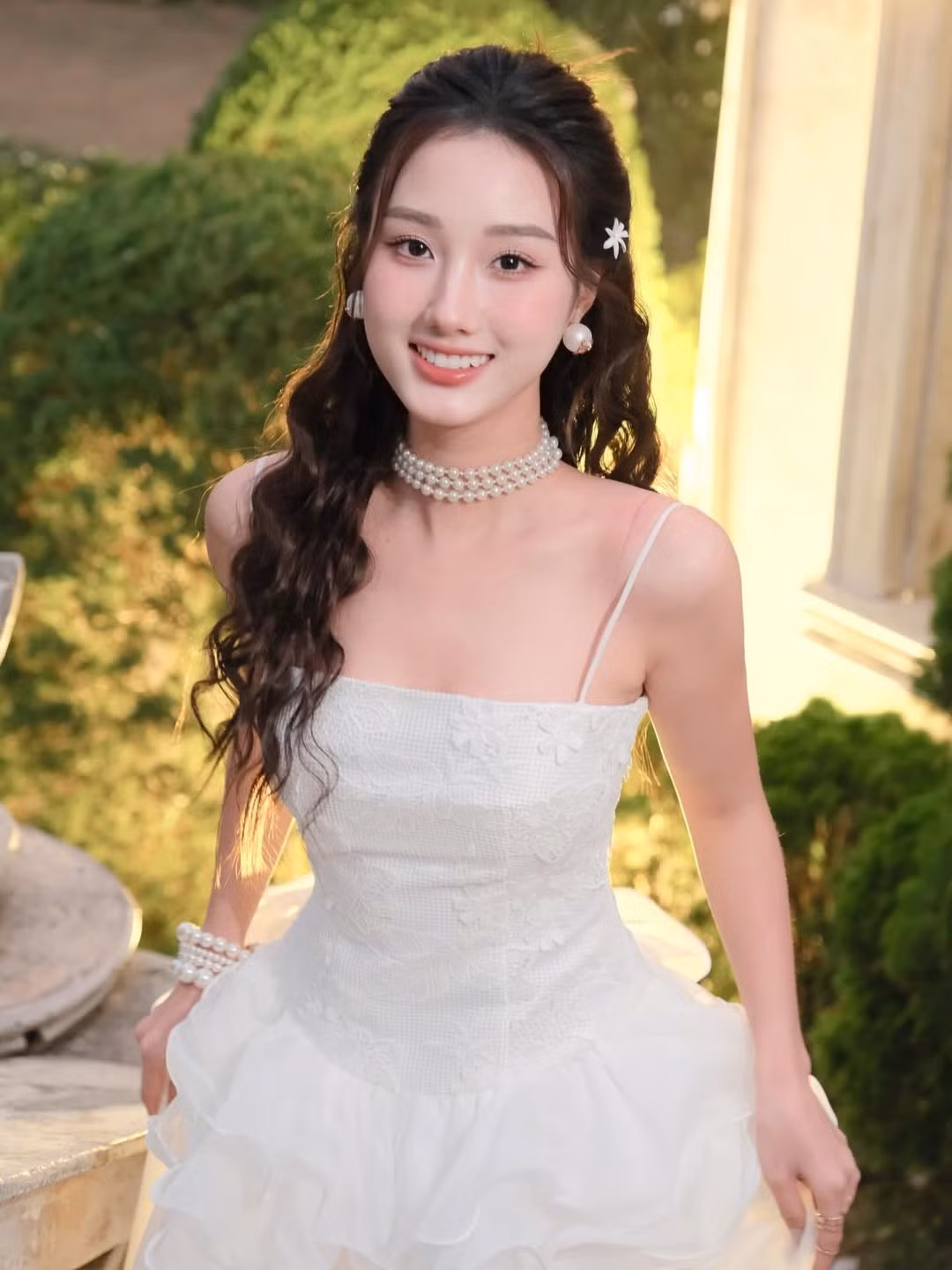 Bộ ảnh ngay sau khi chia sẻ đã nhận về "cơn mưa" lời khen từ cộng đồng mạng. Nhiều người không ngần ngại gọi cô là "thần tiên tỷ tỷ" thế hệ mới bởi vẻ đẹp thoát tục, ngọt ngào. (Ảnh: IGNV)