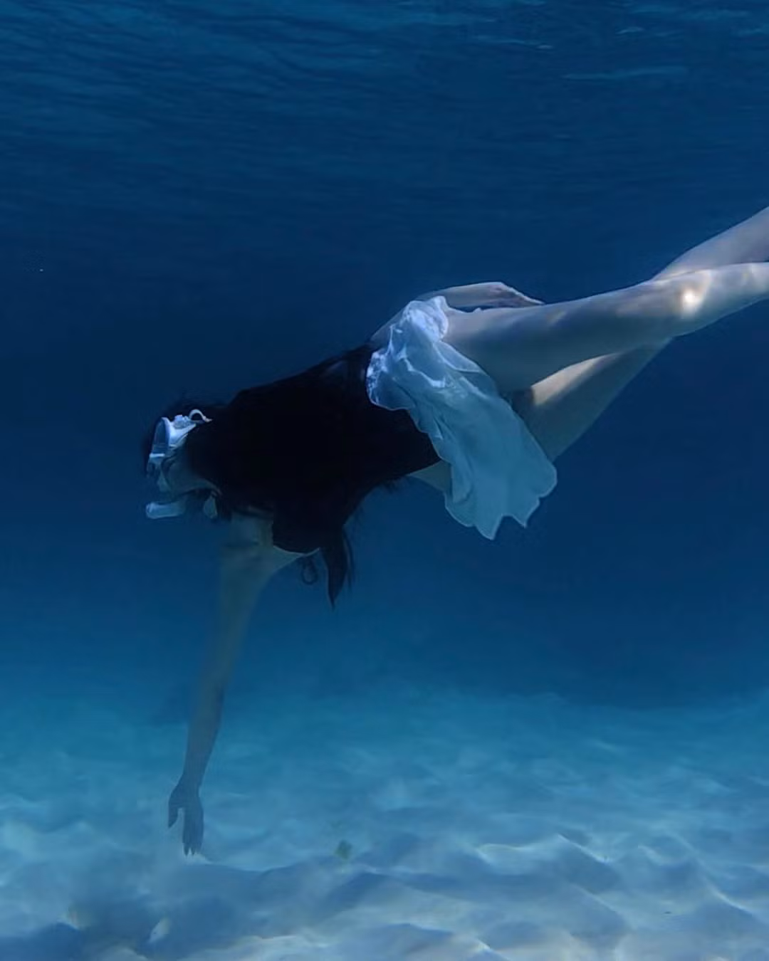 Không chỉ đẹp về mặt hình ảnh, loạt ảnh còn thể hiện sự chỉn chu trong bố cục, ánh sáng và thần thái – điều vốn đã làm nên thương hiệu của Ngọc Trân trong mỗi lần xuất hiện.