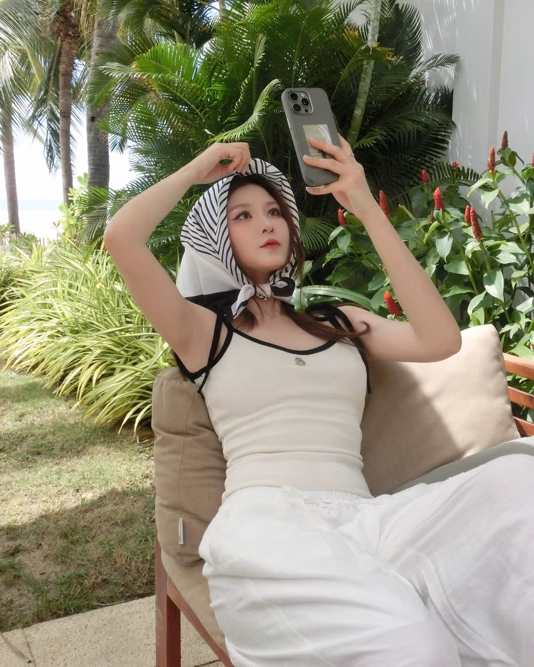 Ribi Sachi được yêu mến với vẻ ngoài ngọt ngào, đôi mắt to tròn, gương mặt xinh như thần tượng Hàn Quốc cùng làn da trắng không tỳ vết.