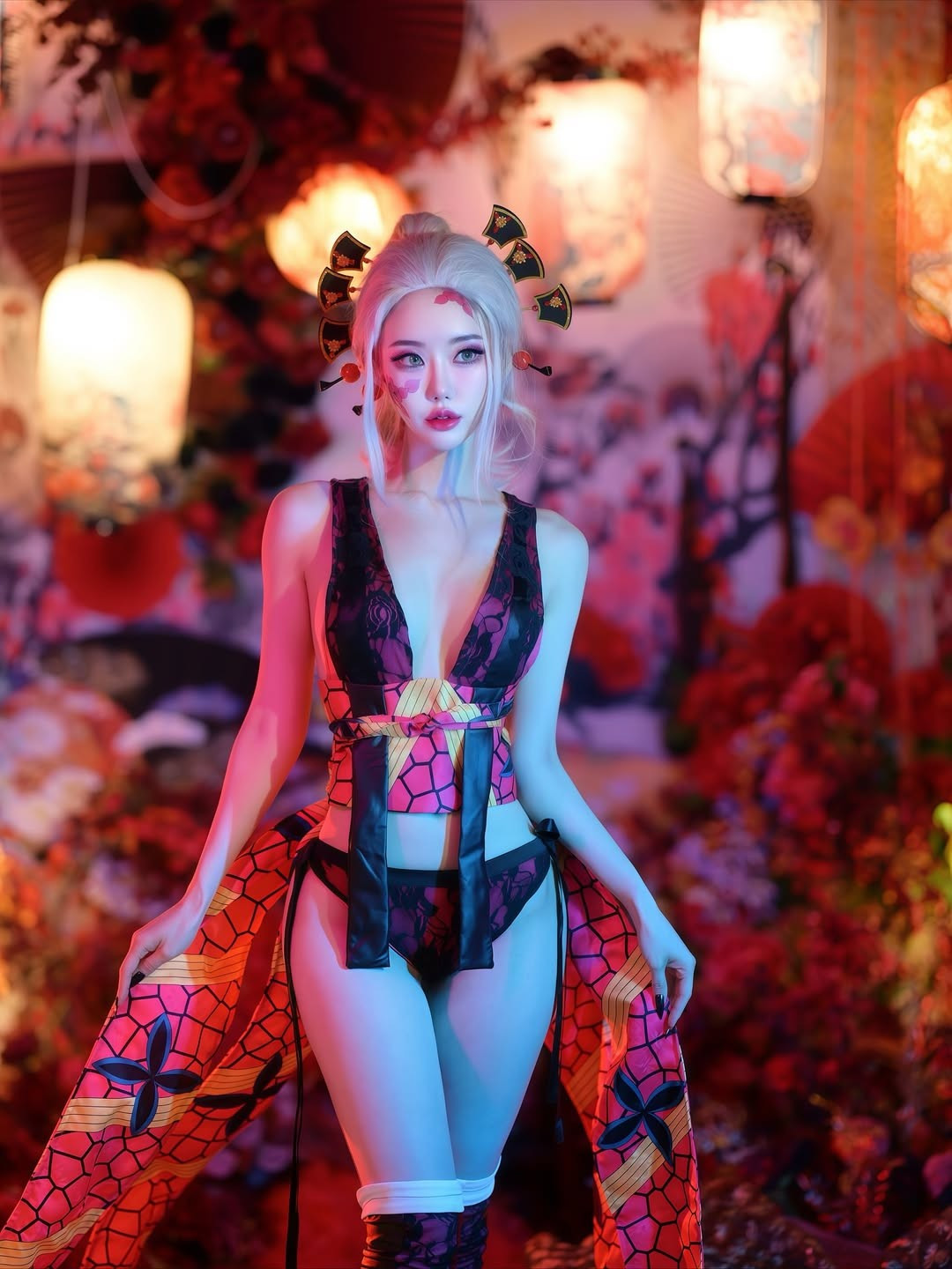 Nhân vật Daki được biết đến là một ác quỷ cấp cao, nổi bật với vẻ ngoài yêu kiều khi làm Oiran (kĩ nữ hạng sang) ở khu đèn đỏ, nhưng lại vô cùng tàn nhẫn và kiêu ngạo. (Ảnh: IGNV)