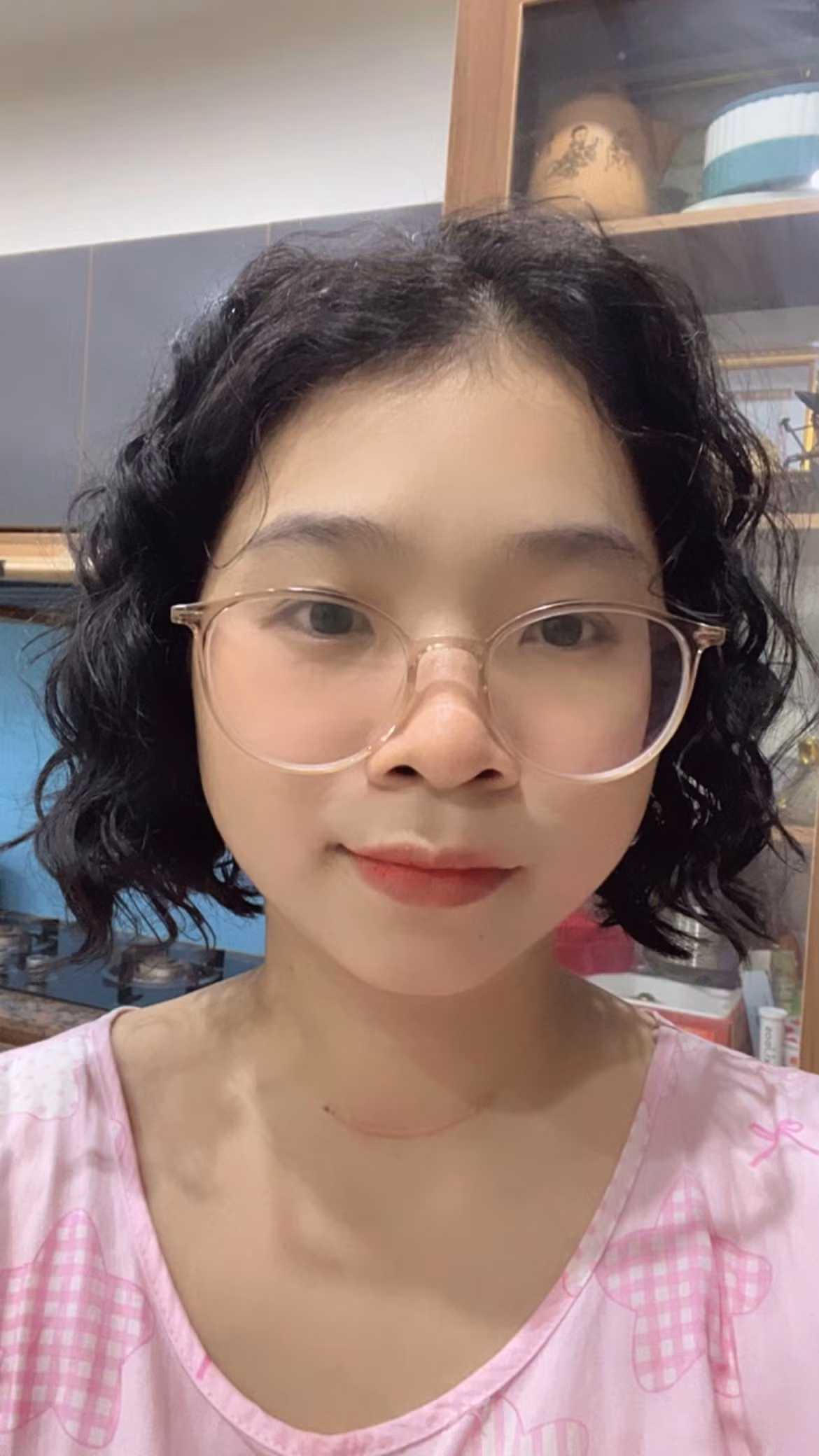 Nhiều người còn đăng tải hình ảnh của bản thân khi cùng vướng vào "kiếp nạn" khi làm tóc đón Tết như một lời an ủi tới cô gái.