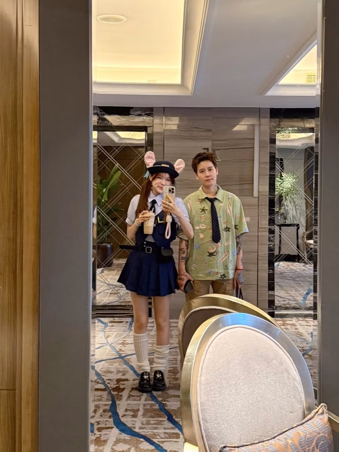 Nhanh chóng "bắt sóng" xu hướng, cô nàng hot girl Chao đã hóa thân thành nàng cảnh sát thỏ Judy Hopps cực kỳ đáng yêu khi khám phá công viên giải trí Disneyland Thượng Hải. (Ảnh: IGNV)