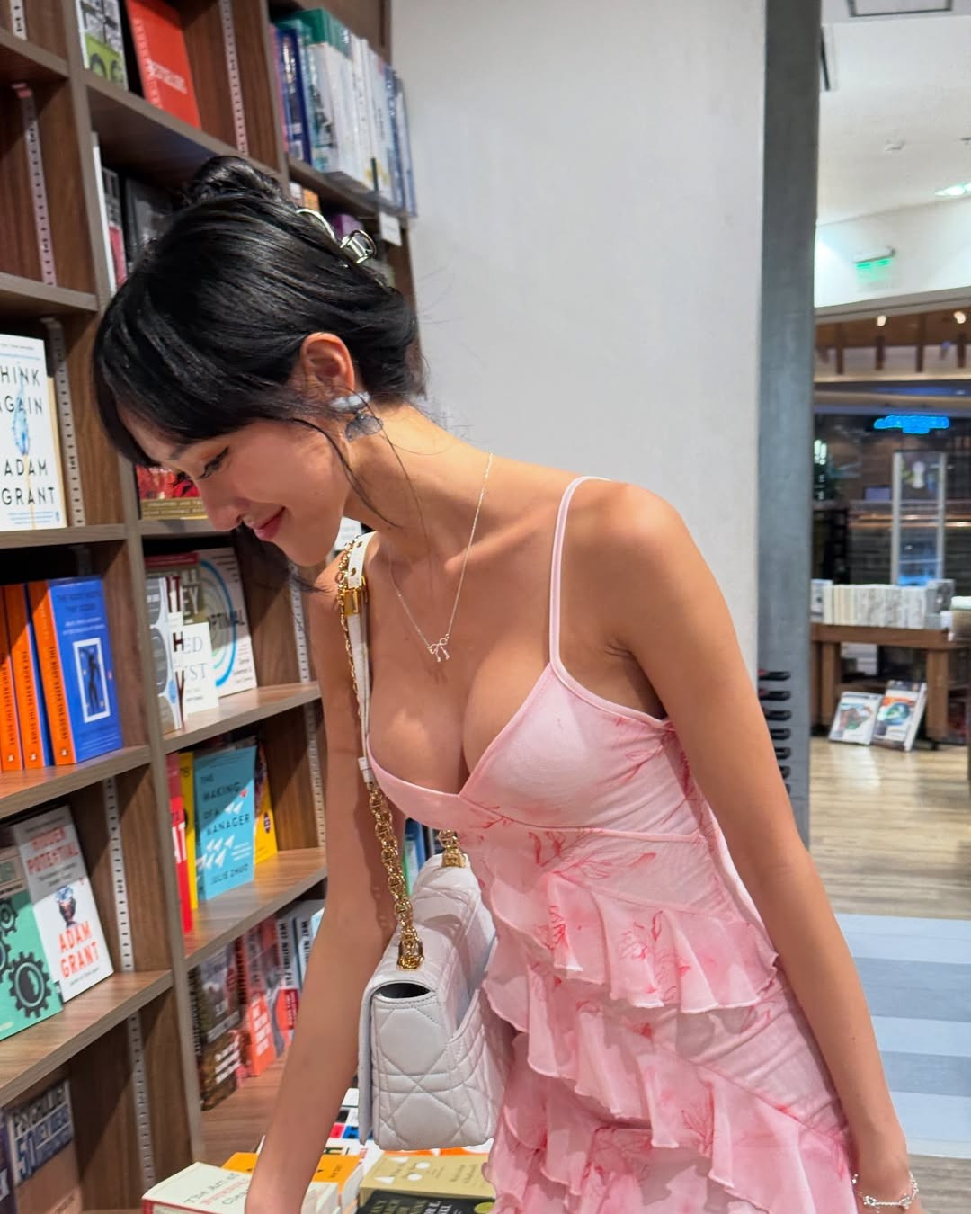 Mặc dù có được diện mạo mới thu hút, quyết định phẫu thuật thẩm mỹ của Clara Đào lại gây ra phản ứng gay gắt từ một bộ phận người hâm mộ, thậm chí khiến cô mất đi hàng triệu người theo dõi trên TikTok. (Ảnh: IGNV)