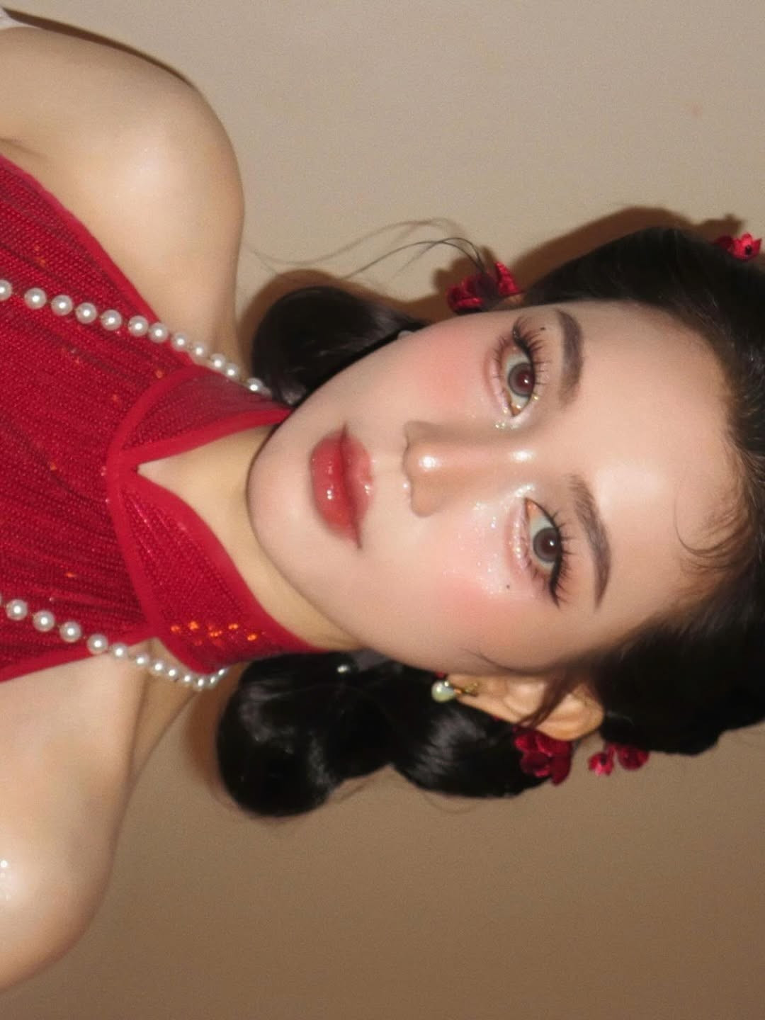 Ánh mắt lúng liếng, nụ cười nửa miệng cùng những cử chỉ duyên dáng đã giúp cô nàng "đốn tim" biết bao người hâm mộ. (Ảnh: IGNV)