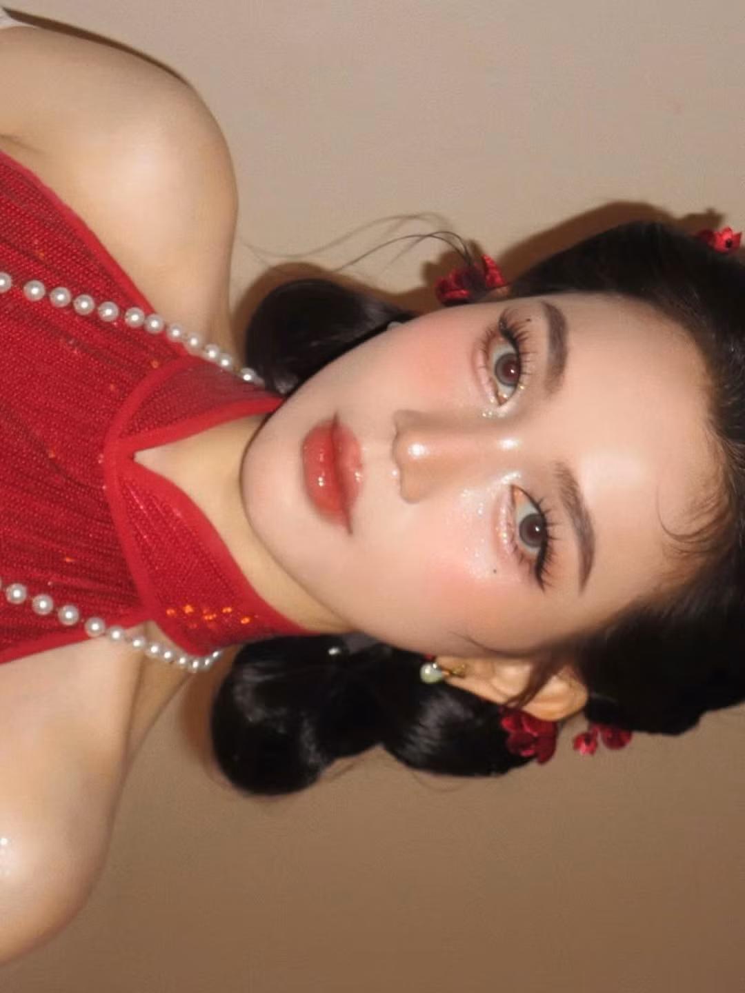 Ánh mắt lúng liếng, nụ cười nửa miệng cùng những cử chỉ duyên dáng đã giúp cô nàng "đốn tim" biết bao người hâm mộ. (Ảnh: IGNV)