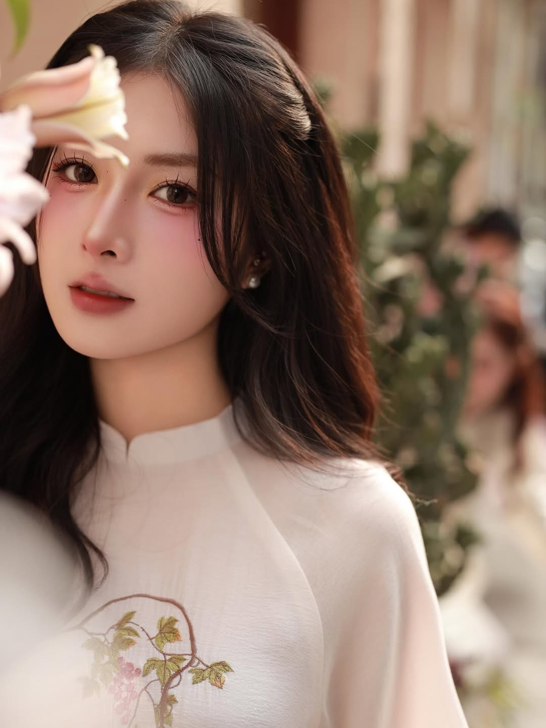 Bộ trang phục không chỉ tôn lên vóc dáng mảnh mai mà còn làm nổi bật nét đẹp thuần khiết, dịu dàng của nữ streamer gốc Thanh Hóa. (Ảnh: IGNV)