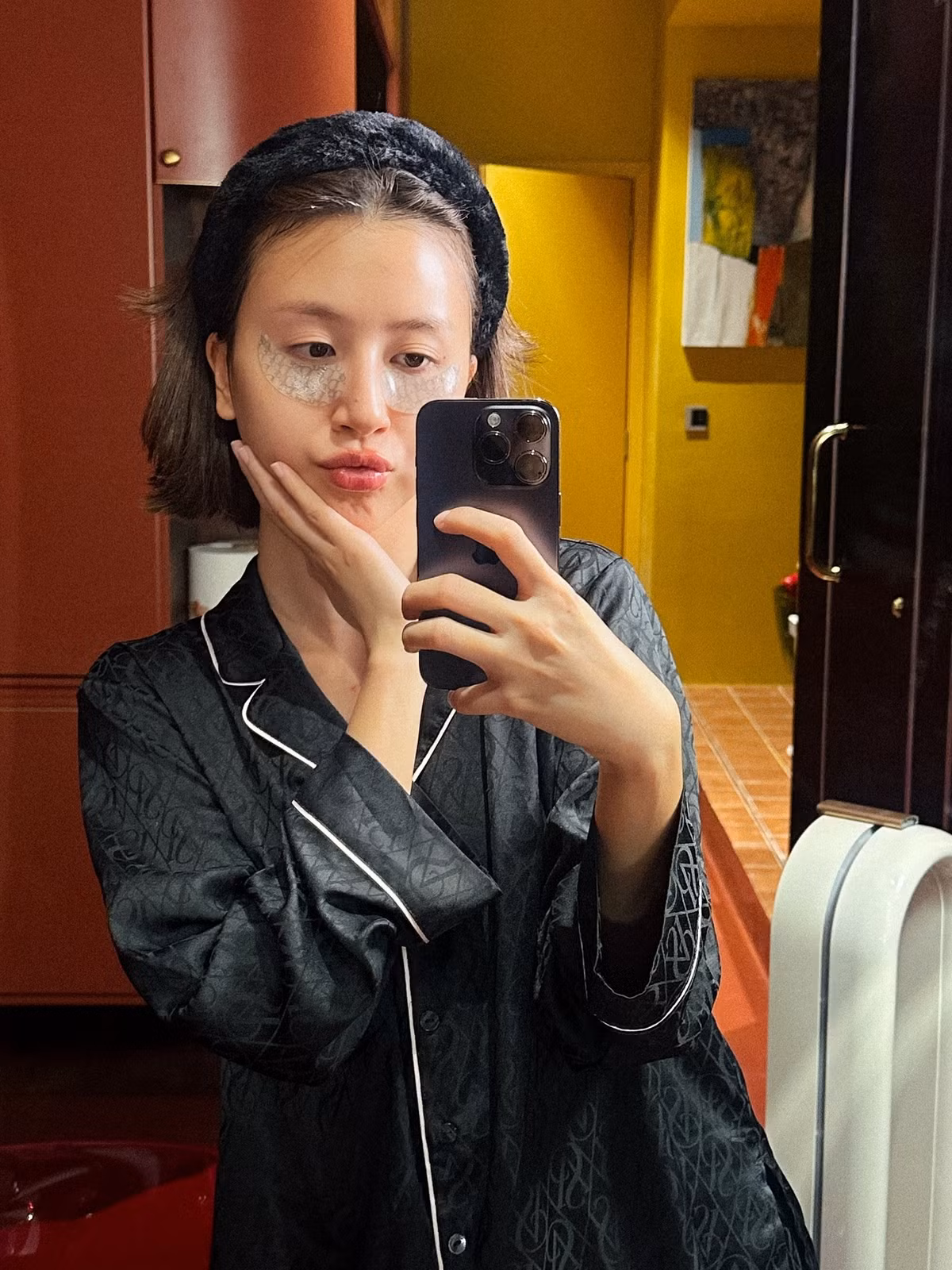 Bên cạnh đó, nhiều người cũng dành lợi khen ngợi đến cho nhan sắc của nàng fashionista, cho rằng dù cô không cần can thiệp thêm gì thì nhan sắc cũng đã thuộc hàng thượng thừa. (Ảnh: FBNV)