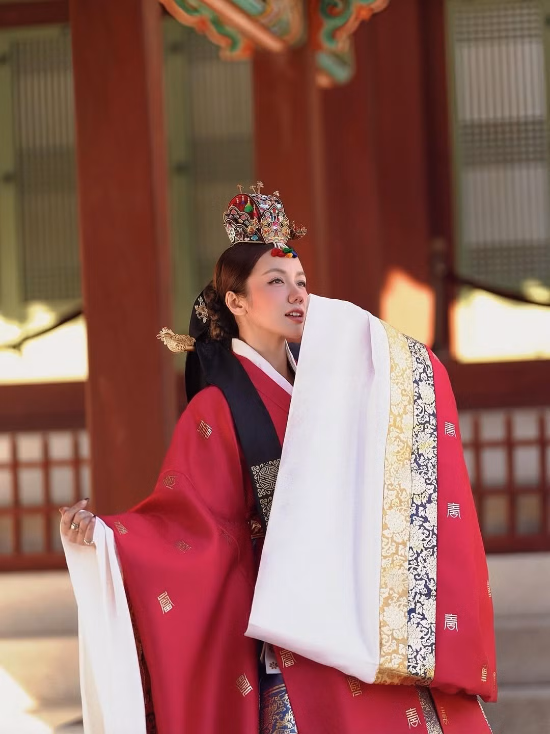 Bộ ảnh vừa được đăng tải không lâu nhưng đã nhận về rất nhiều lượt tương tác cùng bình luận khen ngợi cho tạo hình lần này của Phương Ly. (Ảnh: IGNV)