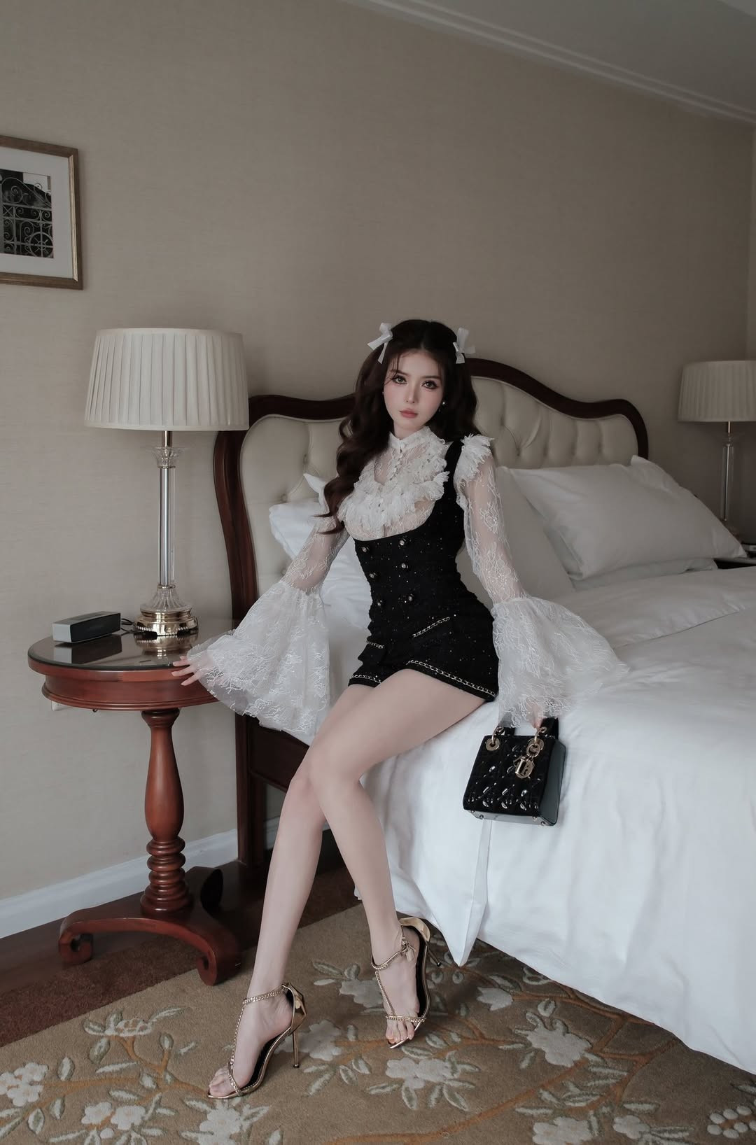 Cô không ngần ngại thừa nhận đã can thiệp nâng mũi, nhấn mí và trùng tu vòng một để có ngoại hình sắc sảo hơn, phục vụ cho công việc diễn viên và người mẫu ảnh. (Ảnh: IGNV)