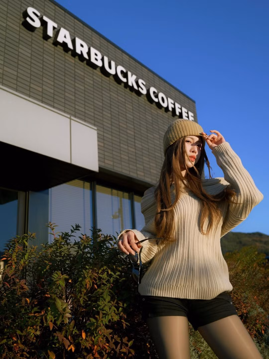 Ở phần bình luận, nhiều người đã để lại những bình luận xuýt xoa: "Đẹp quá chị yêu ơi", "đẹp điên", "đỉnh quá trời". (Ảnh: IGNV)