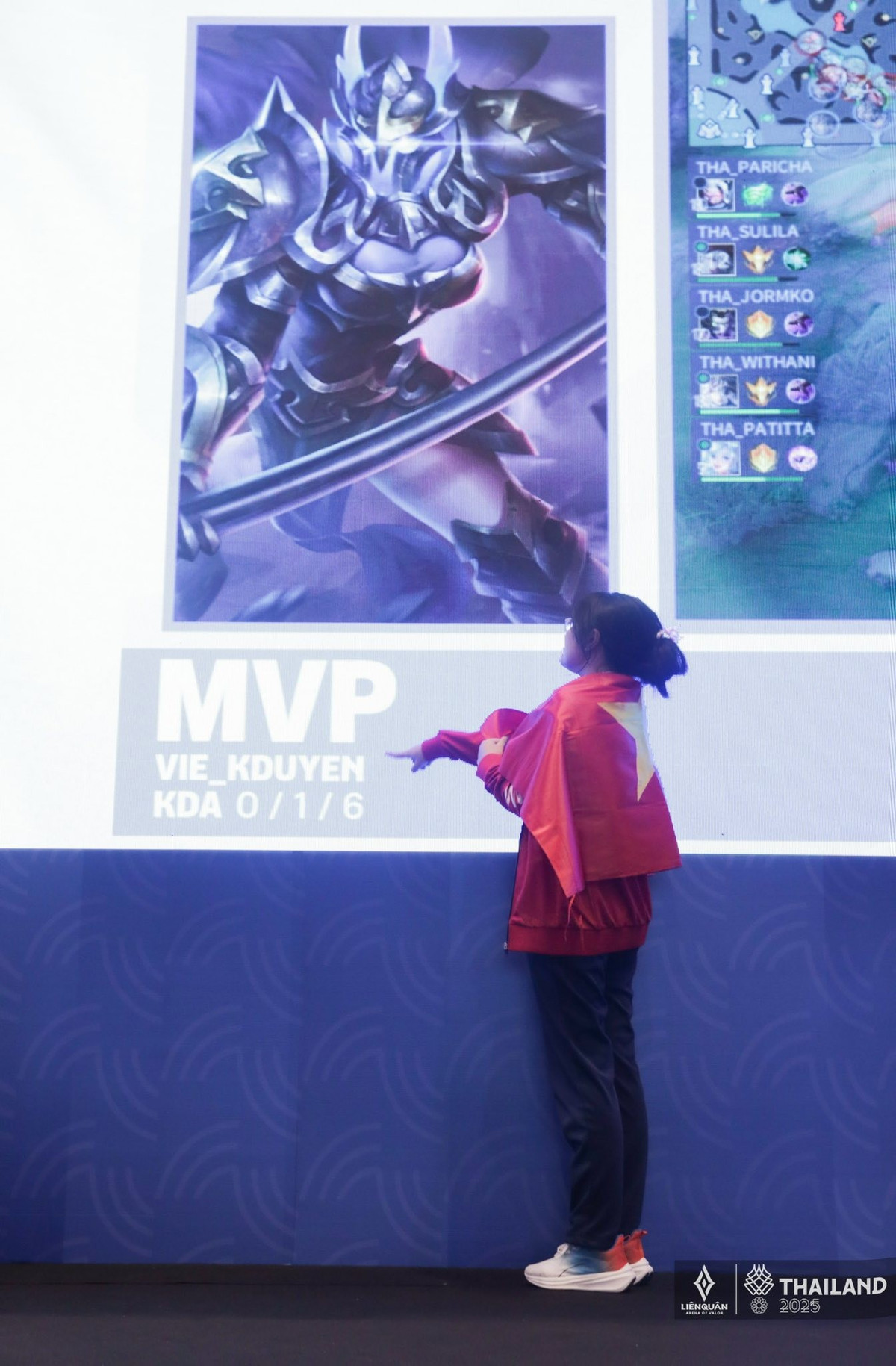 Đội tuyển đã có hành trình toàn thắng tất cả các ván đấu, không để thua bất kỳ một bàn nào và giành chiến thắng hủy diệt 4-0 trước đội tuyển Lào trong trận Chung kết. Đây chính là tấm Huy chương Vàng đầu tiên trong lịch sử eSports Việt Nam ở nội dung này. (Ảnh: FBNV)