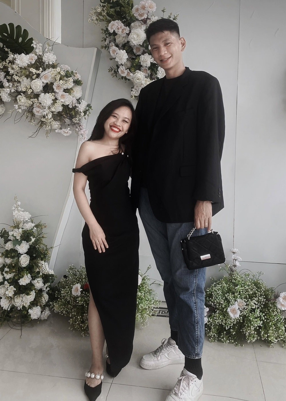 Kênh TikTok chuyên chia sẻ những tình huống bi hài trong cuộc sống thường ngày của “cặp đôi đũa lệch” thu hút sự quan tâm với 9,6 triệu lượt thích và hàng trăm nghìn lượt theo dõi.