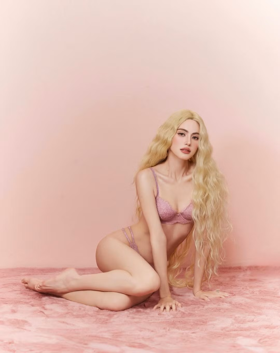 Davika Hoorne sinh năm 1992, bắt đầu sự nghiệp người mẫu từ năm 14 tuổi. Tên tuổi của cô thực sự bùng nổ vào năm 2013 với vai diễn ma nữ Nak trong bộ phim Tình người duyên ma. (Ảnh: IGNV)